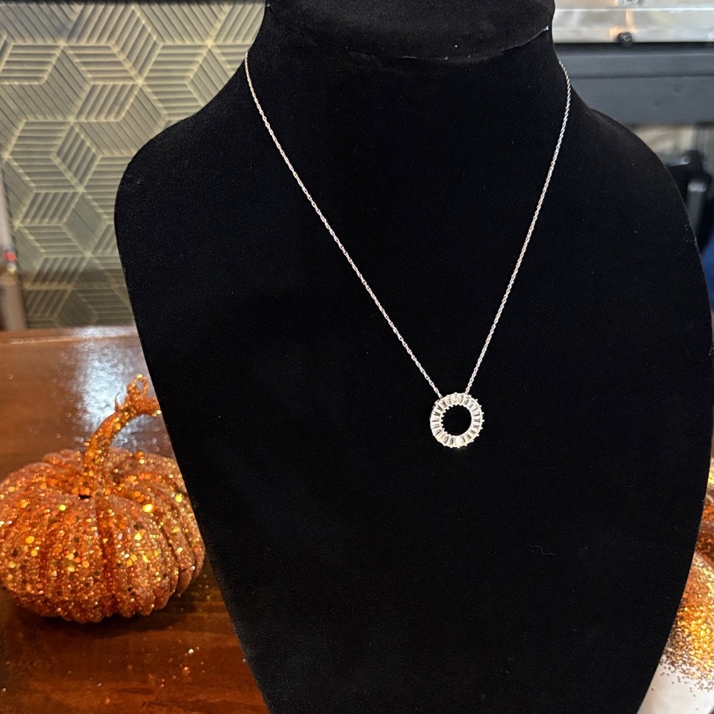 JTV Elegant Silver Pendant Necklace